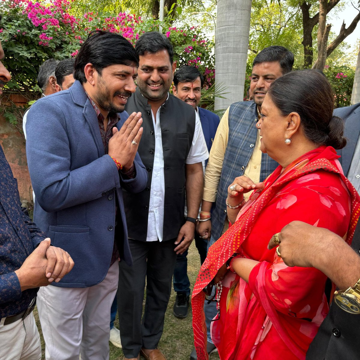 PanwarRawna's tweet photo. भाजपा की राष्ट्रीय उपाध्यक्षा एवं राजस्थान की जननायिका,यशस्वी पूर्व मुख्यमंत्री,महारानी साहिबा श्रीमती वसुंधरा राजे सिंधिया जी को जन्मदिवस की हार्दिक शुभकामनाएं! 
प्रभु श्री राम से उत्तम स्वास्थ्य एवं मंगलमय जीवन की कामना करता हूं। 
@VasundharaBJP 
@BJP4India 
@BJP4Rajasthan https://t.co/HdZMmFMdou