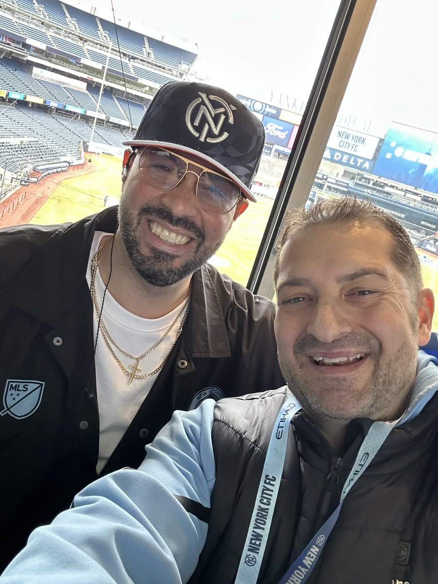 LinacreMedia's tweet photo. Year 1️⃣2️⃣ and what a start for the Boys in Blue, ⚽️⚽️⚽️⚽️⚽️ goals and a clean sheet to move to 2-0-1 on the young season‼️
Shoutout to @DJMODENYC @GlennCrooks and the rest of our class of 2️⃣0️⃣1️⃣5️⃣.
#NYCFC #NYisBLUE #ForTheCity #Futbol #LinacreMediaEvents 🎙🔥🗽🔵⚽️⭐️🏆 https://t.co/ECGn7j5xSw