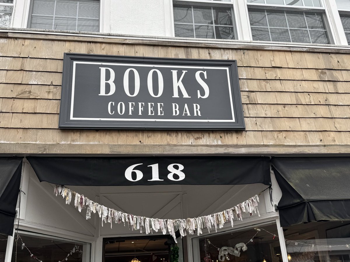 bryanfeldmanjd's tweet photo. Cute little book store down the shore https://t.co/gTaCL499by