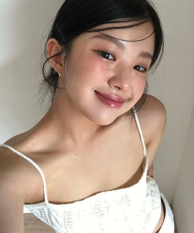 clasicsfm's tweet image. #Maquillaje #japonés: el secreto para aplicar el #blush que rejuvenece el rostro radio-mejor.com/maquillaje-jap…