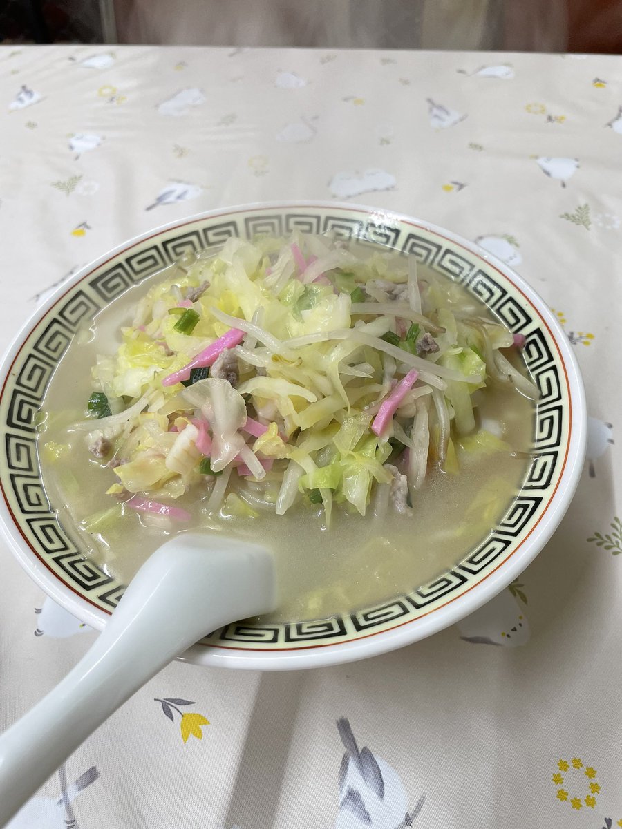 dettyver1's tweet photo. 長崎の四海樓1時間待ちだからその辺の街中華のちゃんぽん食べたらすごい美味しかった。あと安すぎ https://t.co/1KFpYTC15a