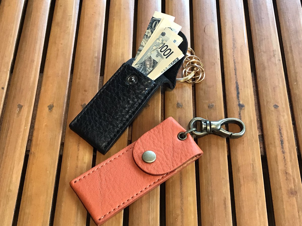 Partymix41's tweet photo. 500円玉が4〜5枚入るキーホルダー
お札の八つ折りが4〜5枚入るキーホルダー
ナスカンタイプもあります。
10個以上ご注文の方にはご要望で
お名前入りの当店オリジナル熨斗をお作りする事も可能です。
ちょっとしたお礼やノベルティーにもお使いいただけます。
小銭入れタイプはAirTagもピッタリ https://t.co/kuGwcBedbc