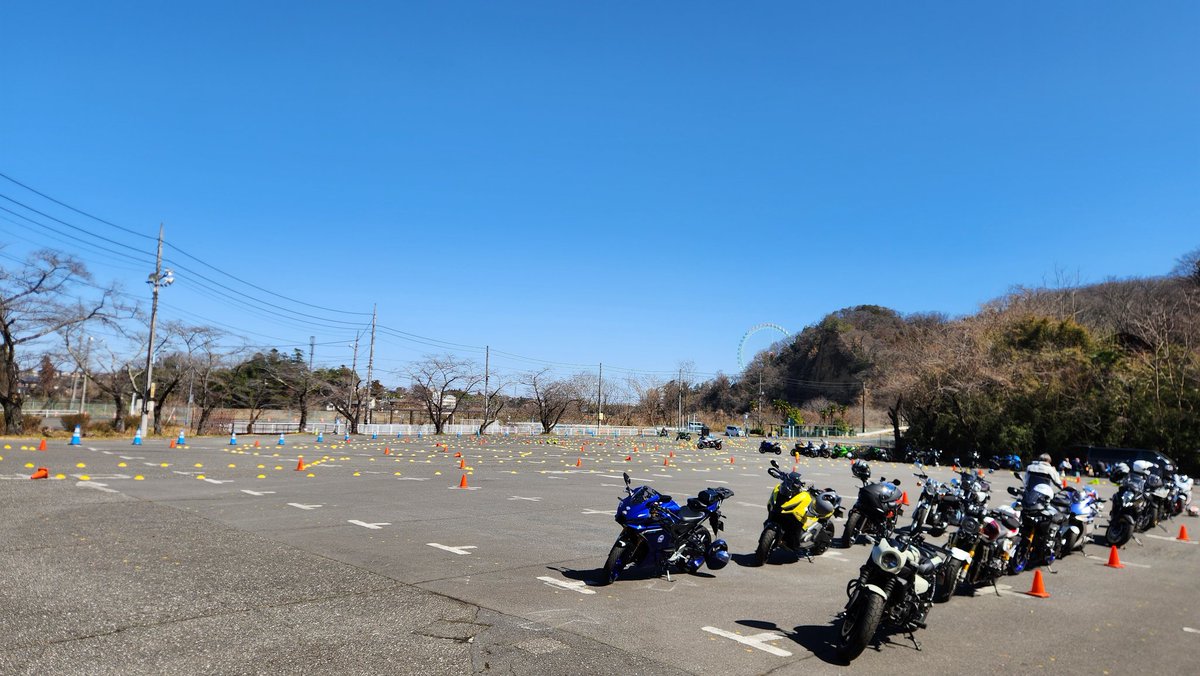 FlyingOsanyan's tweet photo. 今日はライディングスクールに参加。
風強めだけど天気が良いわー。 https://t.co/J2NzbNyatU