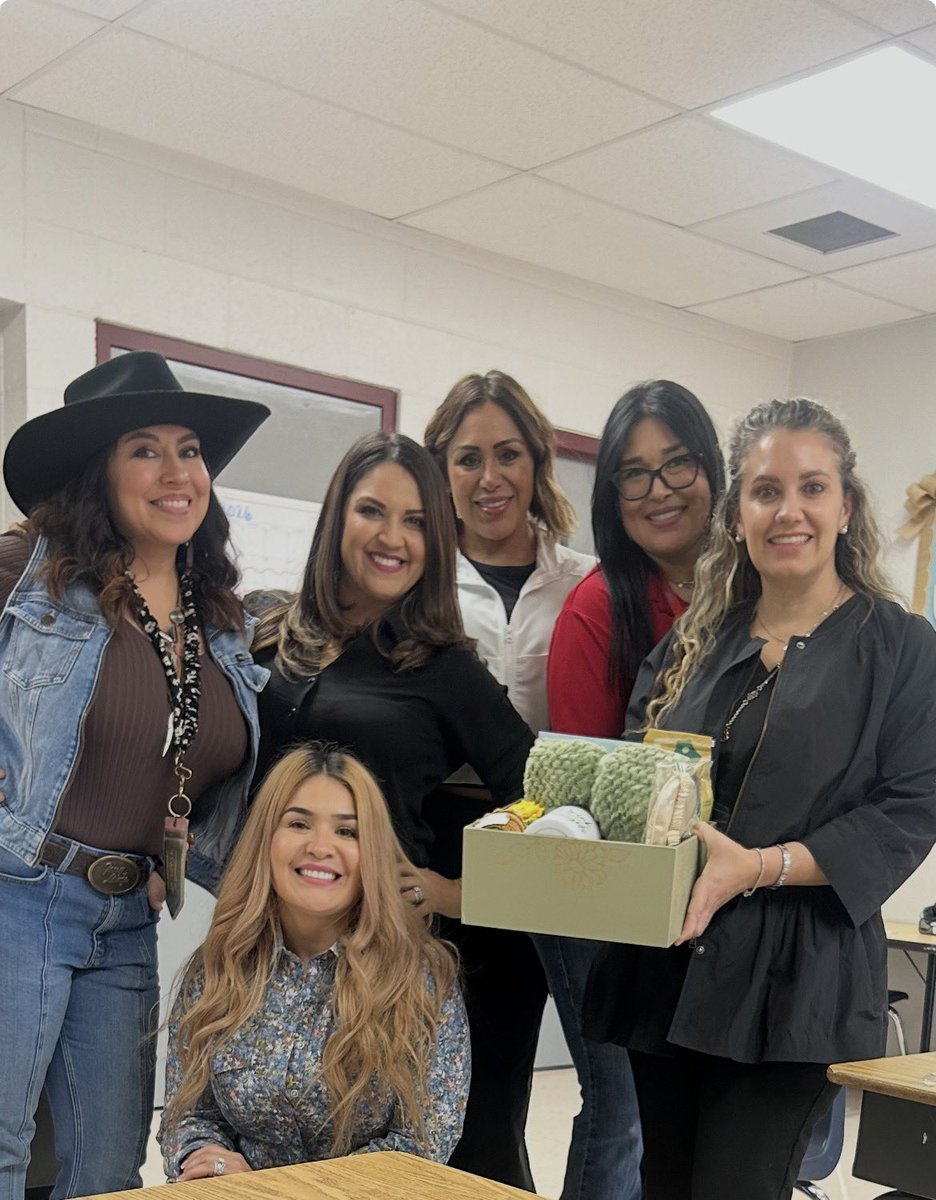 CayalaSves's tweet photo. We are so grateful for you and everything you do! We appreciate you Karla!!! 🤍. 💕📚📝✏️
#ourdiagnosticianisthebest https://t.co/wAHuDcpVR4