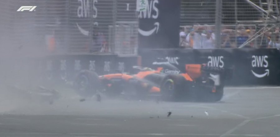 AlertaF1's tweet photo. 🚨  BREAKING 🚨

Oscar Piastri se ha estrellado al salir a tomar su lugar en la parrilla de salida.

No formará parte de la arrancada y se pierde la carrera! https://t.co/GisUQ1j5em