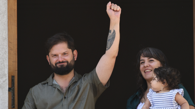 Cooperativa's tweet photo. #Cooperativa90 Boric ante sus seguidores: No da lo mismo quien gobierne, tenemos que volver a ser mayoría https://t.co/ruTckfTLRd https://t.co/zT2QI8BXel