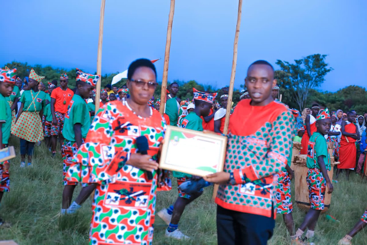 CnddFddButanyer's tweet photo. #Ngozi, 7/3/2026 Abagumyabanga ba zone #Rukeco bahuriye hamwe mu birori vyo kwigina intsinzi y'Umugambwe @CnddFdd, Ibirori vyatewe iteka na #Bosco_Ndayishimiye, umunyambanga ajejwe imihari mu ntara ya #Butanyerera.
Zone #Rukeco imaze gutera ivoka zirenga 540,000
@R_Ndikuriyo https://t.co/MgWdlSg6JU