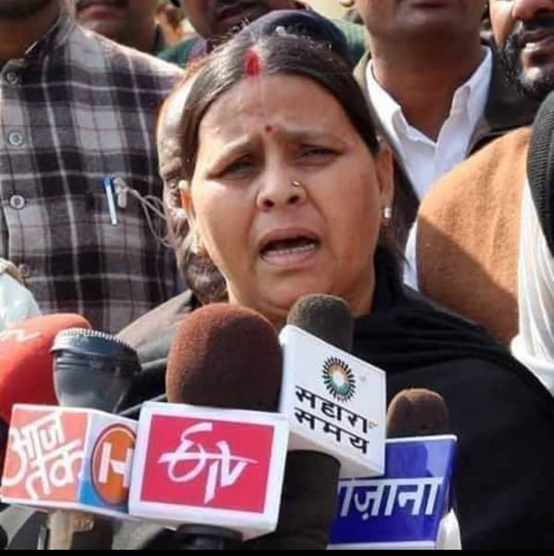 आज अन्तर्राष्ट्रीय महिला दिवस के अवसर पर मैं बिहार की पहली महिला मुख्यमंत्री आदरणिया श्रीमति राबडी देवी जी का हार्दिक अभिनन्दन करते हुये आभार व्यक्त करता हूँ , जिनके मुख्यमंत्रीत्व काल मे पंचायतों एवं अन्य स्थानिय निकायों के चुनावों मे पहली बार महिलाओं के लिये आरक्षण की व्यवस्था