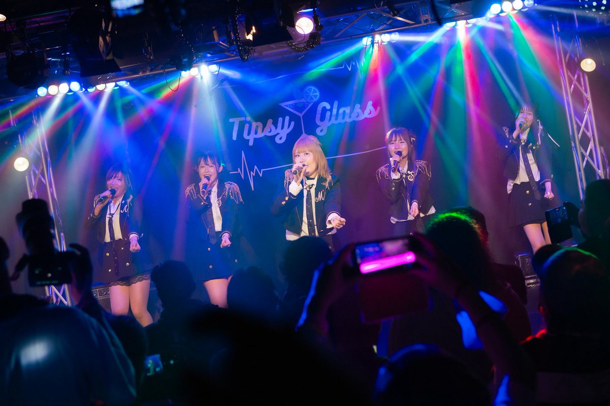 Tipsy946asuka's tweet photo. 2026.3.7 dramaqueen vol.9
ありがとうございました💚🩷💛🤍💙

荒天にも関わらず、沢山のお客様に足を運んでいただきました😭
みんな本当にありがとうねえ〜😭

楽しんで頂けましたか？？？

まなてぃデビューの嬉しさと
まいまい休止前ラストの寂しさで感情は忙しいし、

久々のライブで裏側はてんてこまいで、演者・スタッフの皆様には大迷惑をおかけしました💦誰1人嫌な顔せず、良きイベントにするために一生懸命サポートしてくださって、本当にありがとうございました！

まいまいが言うように私かなりのへなちょこなので、昨日ほぼ何もしていないんですが笑
なんか、、、すごくいいイベントだったのでは…！って思ってます！！！！！

全員大好き！！！！！

ベストショットだなーと思ったのがまいまいとほぼ同じだけどおんなじの載せちゃうんだからっ⁽⁽◝( ˙ ꒳ ˙ )◜⁾⁾♫

📸@pomumaru24