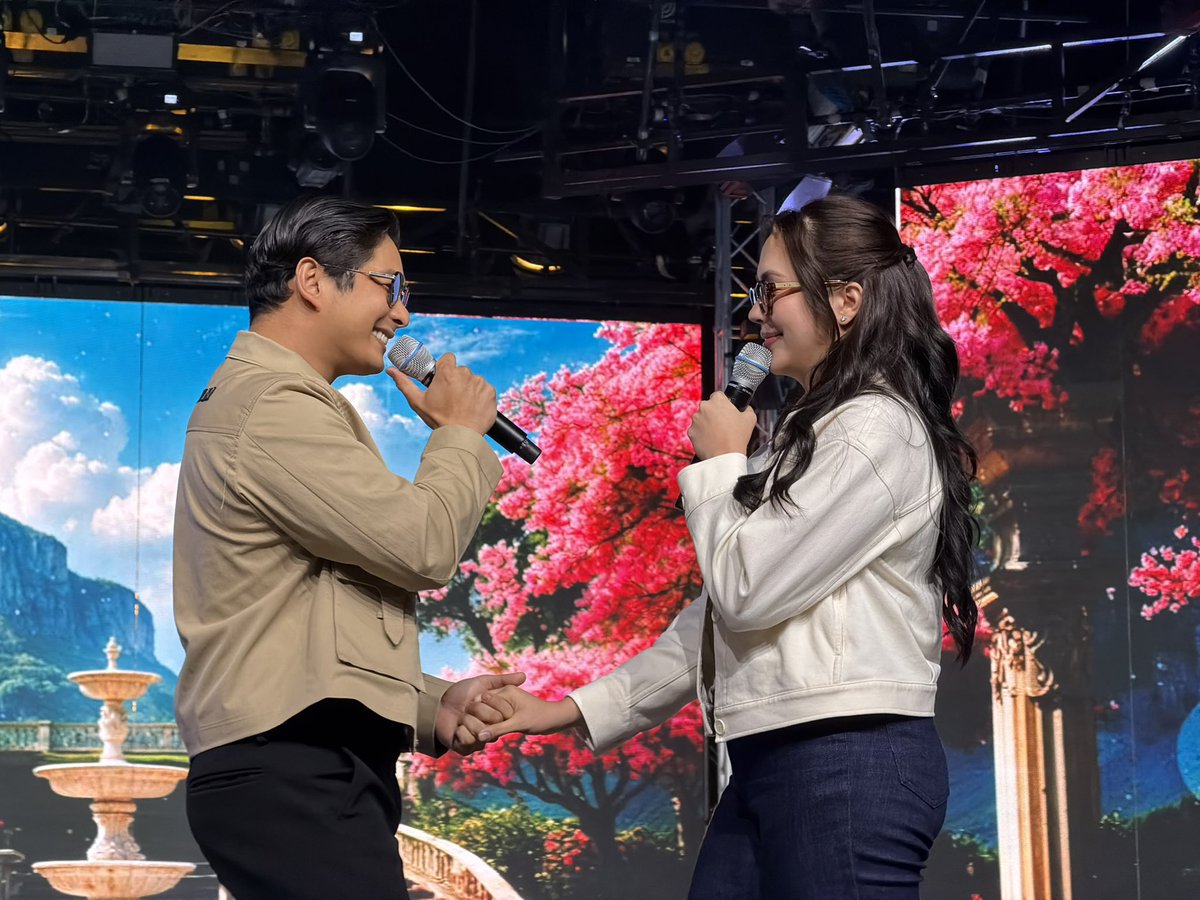 ASAPOfficial's tweet image. Sama-sama tayong kiligin this Sunday afternoon! 😍 Ilang minuto na lang #ASAP na!

Abangan ang pasabog na performance nina Coco Martin at Julia Montes! ✨

#ASAPBQPasasalamat