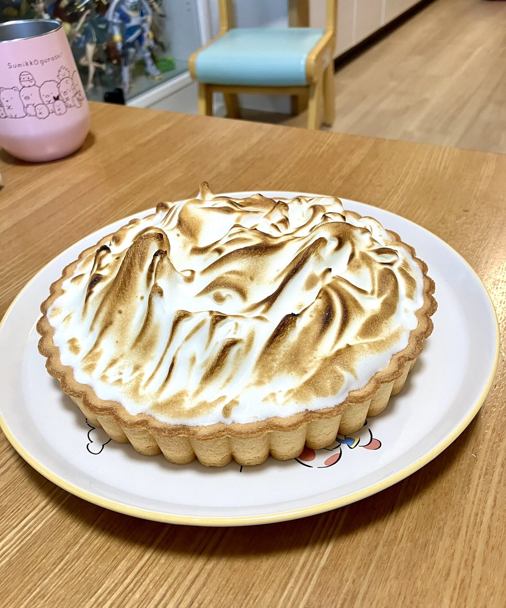本日わたくし誕生日ということで、旦那が好物のレモンケーキを作ってくれました！🍋💕
今年も最っ高に楽しんで行きます！