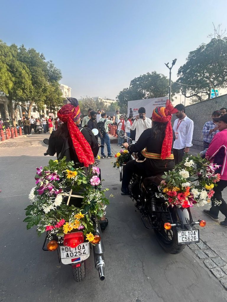 Pradeep Tiwari tweet media