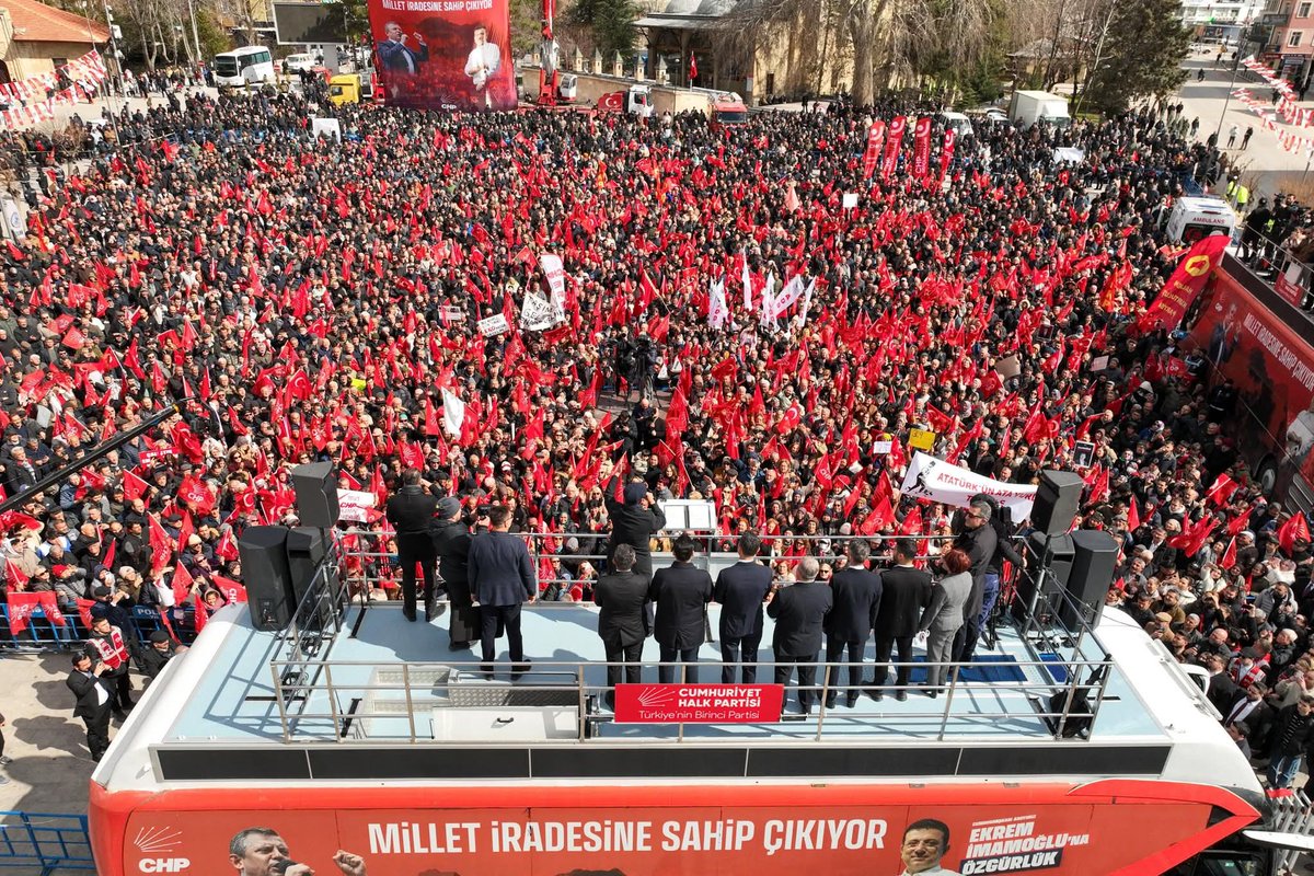 Abdullahkoc70's tweet photo. Staj Çıraklık dittiğim sene sgk başlangıcı olmaz bizim kitlenin mağdur olduğuna inanmıyorum bu gün canlı canlı farkına vardım hissettim pankartları tutacak adam bulamadım ortada sap gibi bıraktılar beni @herkesicinCHP Karaman mitinginde https://t.co/mlFSdiNW3j