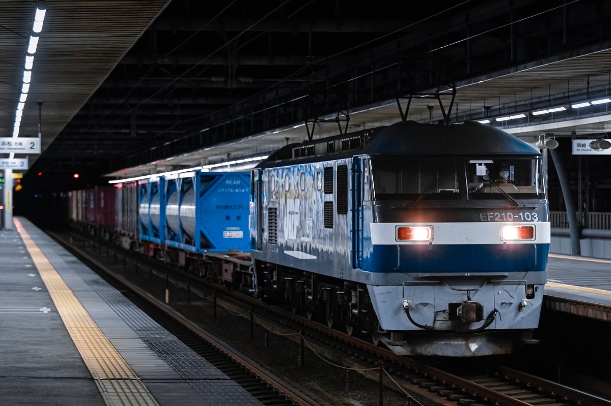D1Hd85's tweet photo. 2026/3/7
1097レ EF210-103+コキ?B
菱形旧塗装が入ったので笠寺の入換まで追っかけ。 https://t.co/O7CamnMioo
