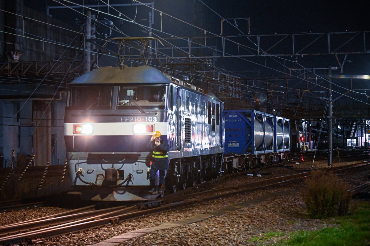 D1Hd85's tweet photo. 2026/3/7
1097レ EF210-103+コキ?B
菱形旧塗装が入ったので笠寺の入換まで追っかけ。 https://t.co/O7CamnMioo