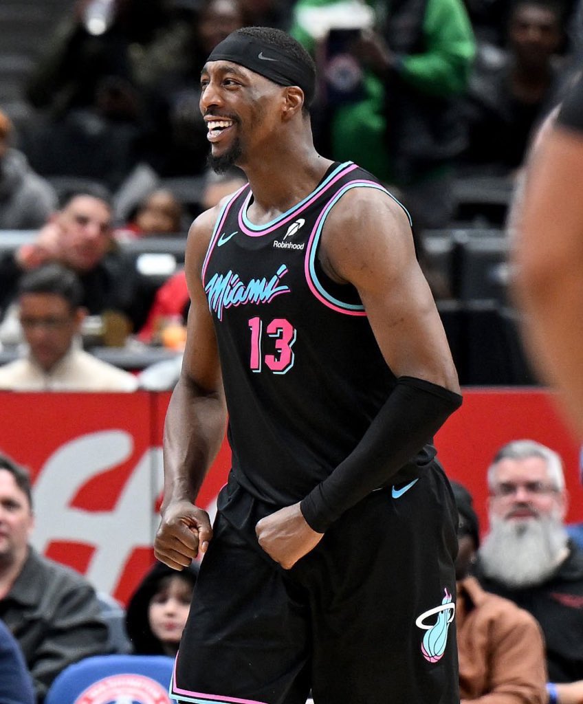 SleeperHeat's tweet photo. Bam Adebayo over his last five games:

⭐️ 24.2 PPG
⭐️ 10.6 RPG
⭐️ 2.8 APG
⭐️ 2.0 SPG
⭐️ 0.6 BPG
⭐️ 53.1 TS%
⭐️ +11.8 +/-
⭐️ 34.0 MPG

Heat are 4-1 over their last 5 games🔥 https://t.co/Aj6A8UhIiI