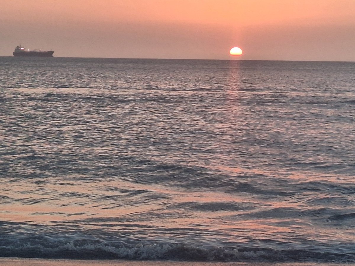 claulambra's tweet photo. Que atardecer mas espectacular me regalo hoy la perla del caribe #santamarta https://t.co/iZIvM31G14