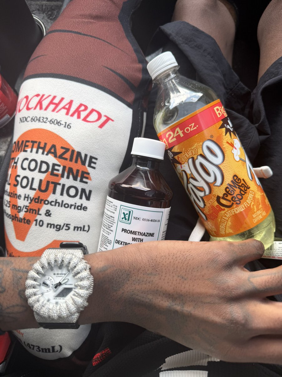 gaveherdrank's tweet photo. This the best combo ever fuck all ds tris and qua https://t.co/Q25xo2PDzA