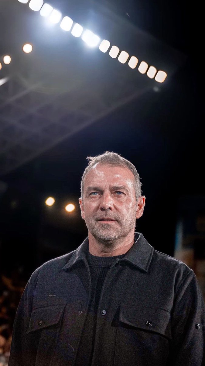 ما اتوقع في انسان يحب هذا الادمي اكثر مني يناس اقسم بالله اني كنت اكره برشلونه اكثر من اي نادي لكن من بعد ما جاهم تغير الوضع 180 درجه 

ولا اعتقد في انسان واعي يكره فليك ، بل أنا متأكد و متيقن يقين تام انه اكثر مدرب محبوب بالتاريخ .