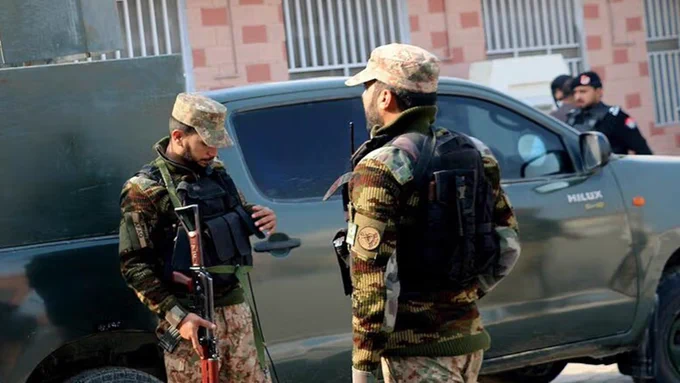 په سویلي وزیرستان کې د بمي چاودنې له امله ۱۴ کسانو ته مرګ ژوبله اوښتې.