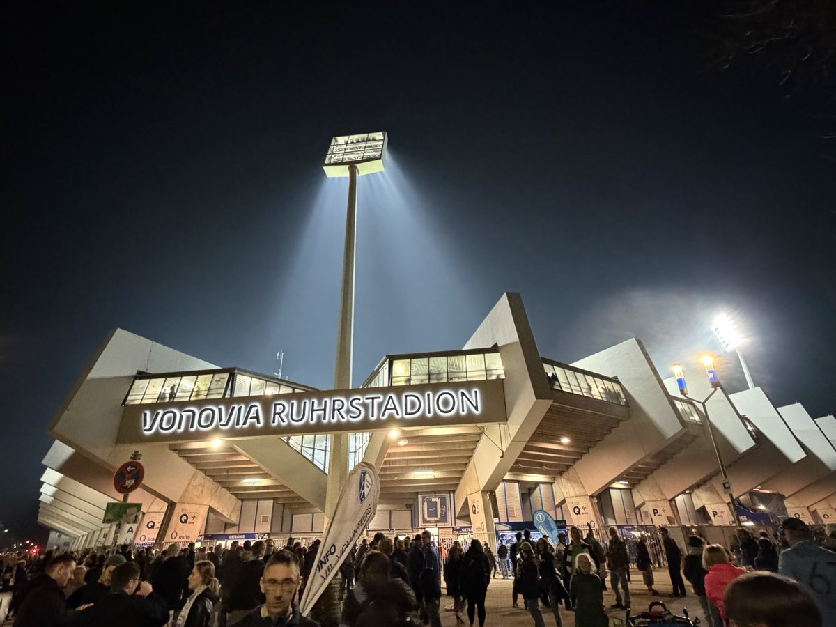 Beste Unterhaltung, fette Werbung für die 2. Liga. Beide spielen auf Sieg! Traumtor Ritter, Traumtor Marschall. #meinVfL #BOCFCK
 #BOCFCK