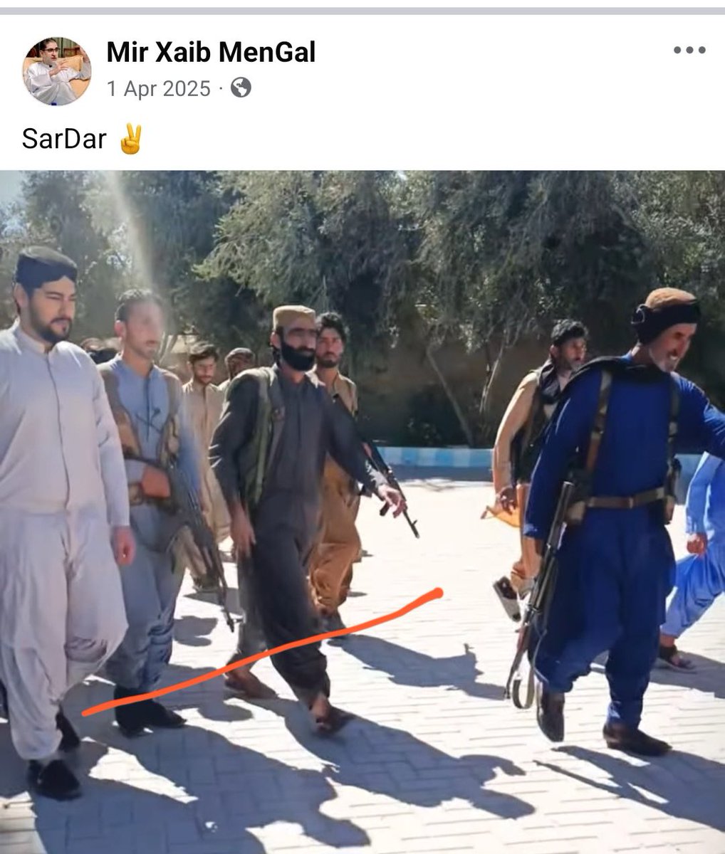 BaluchistanFact's tweet image. فیکٹ چیک | ✅

یہ سب کلپ مذکورہ شخص (نثار مینگل) نے خود شئیر کررکھیں ہیں جوکہ دو دہائی سے سردار اختر کا گارڈ ہے
اگر آپ کو بلوچستان جنگ کا ککھ کا پتہ ہوتا تو ضرور جانتےکہ نا سیاستدان اتنے سادہ کہ جنگجو کو گارڈ رکھیں نا جنگجو اتنے پاگل کے گارڈ بنکر FB پر مشہوری کریں
👇🏻
#Balochistan