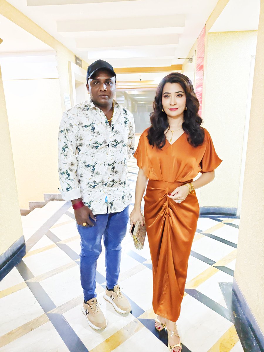 KiranYash8055's tweet photo. Happy Birthday Athige 🎂✨❤️
#Radikapandith
#RP #YashBOSS #ToxicTheMovie #Toxic #Yash https://t.co/kya9qrt5Ln