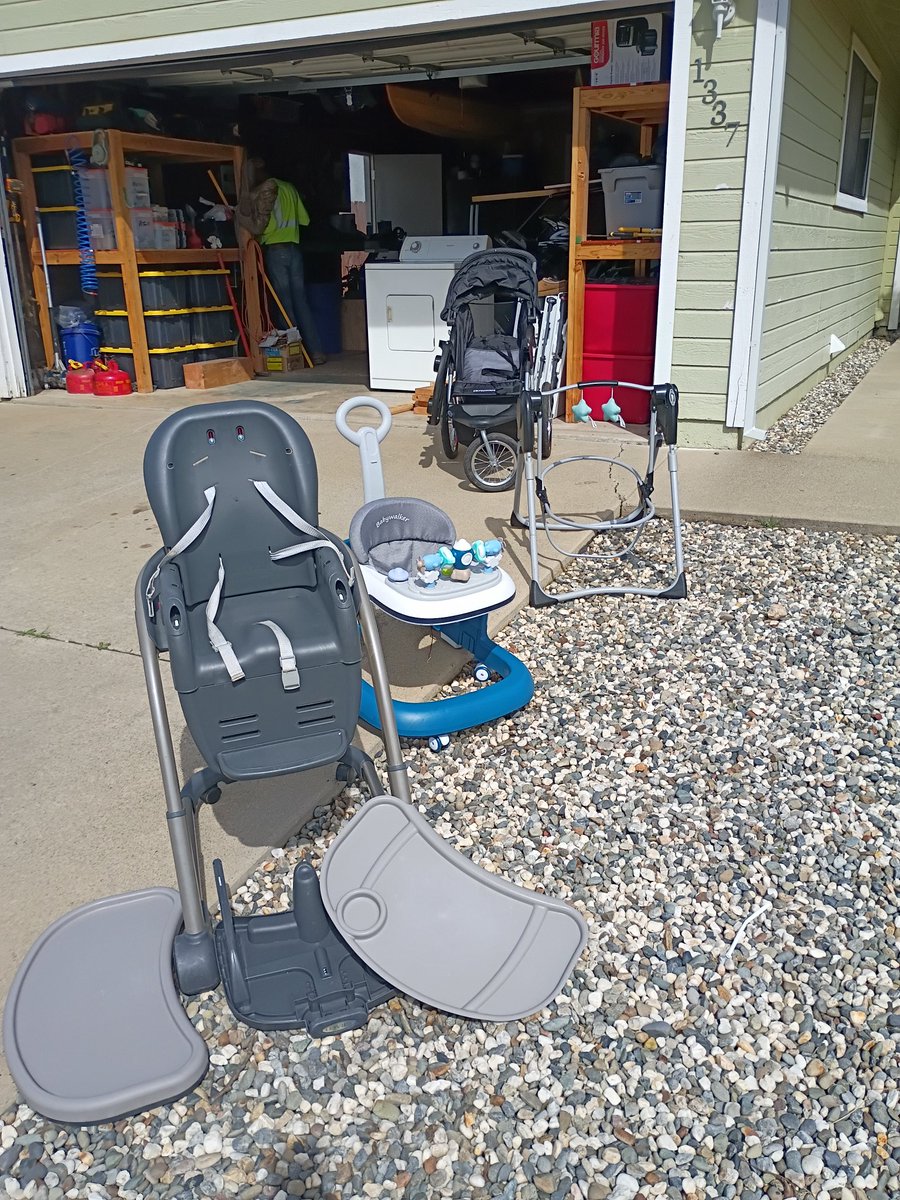 my_kinky_kitten's tweet image. The baby stuff had been thoroughly scrubbed along with the dog and then I deep cleaned the couch because why not. 😵‍💫 It's spring cleaning time #deepcleaning  

I scored the baby stuff for $50 all together on Facebook marketplace 

~Stroller 
~Walker
~Highchair 
~Baby swing