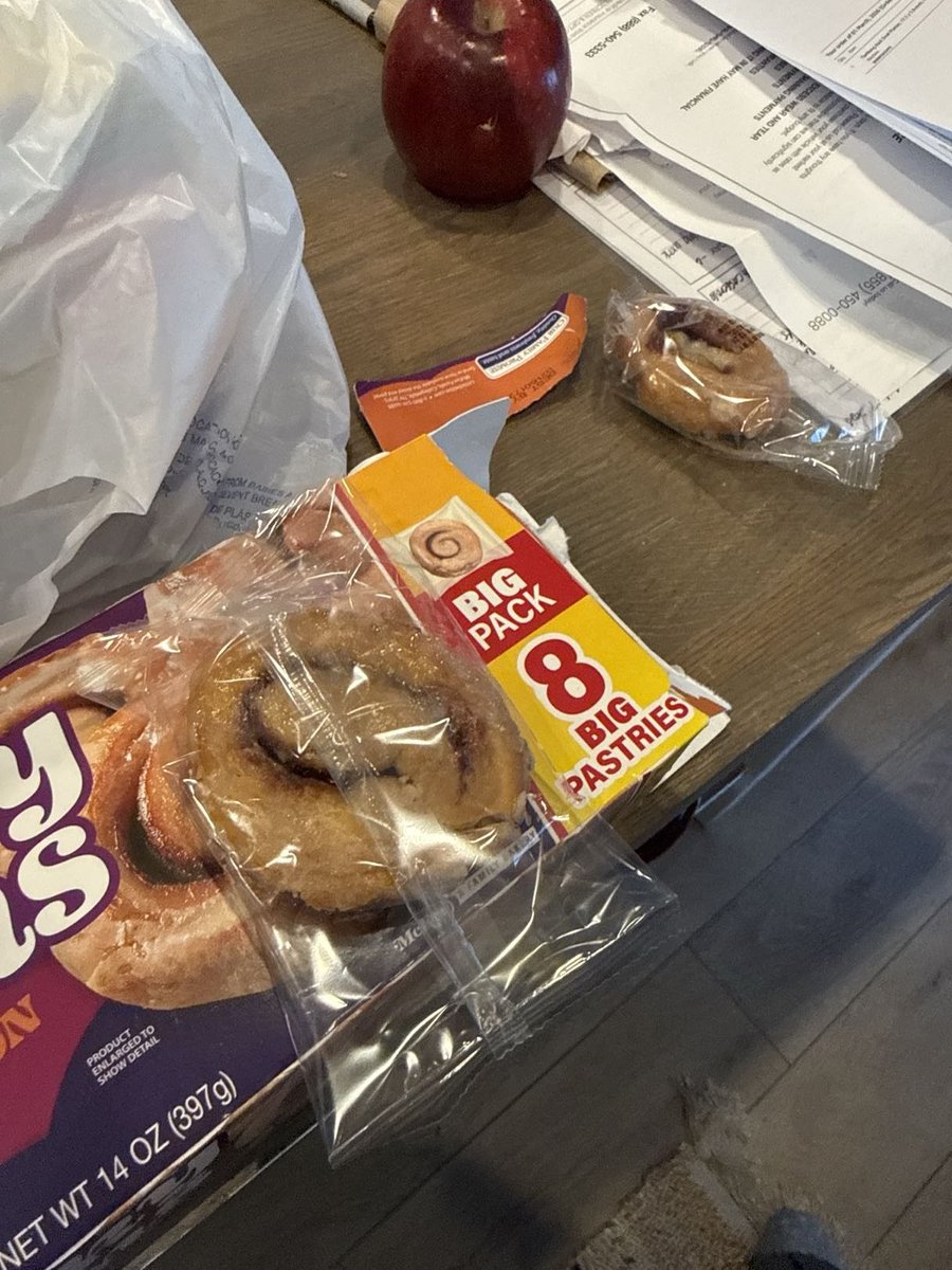 kleptos18's tweet photo. @LittleDebbie  What is this. "big" my ass. https://t.co/VuSYjszOF3