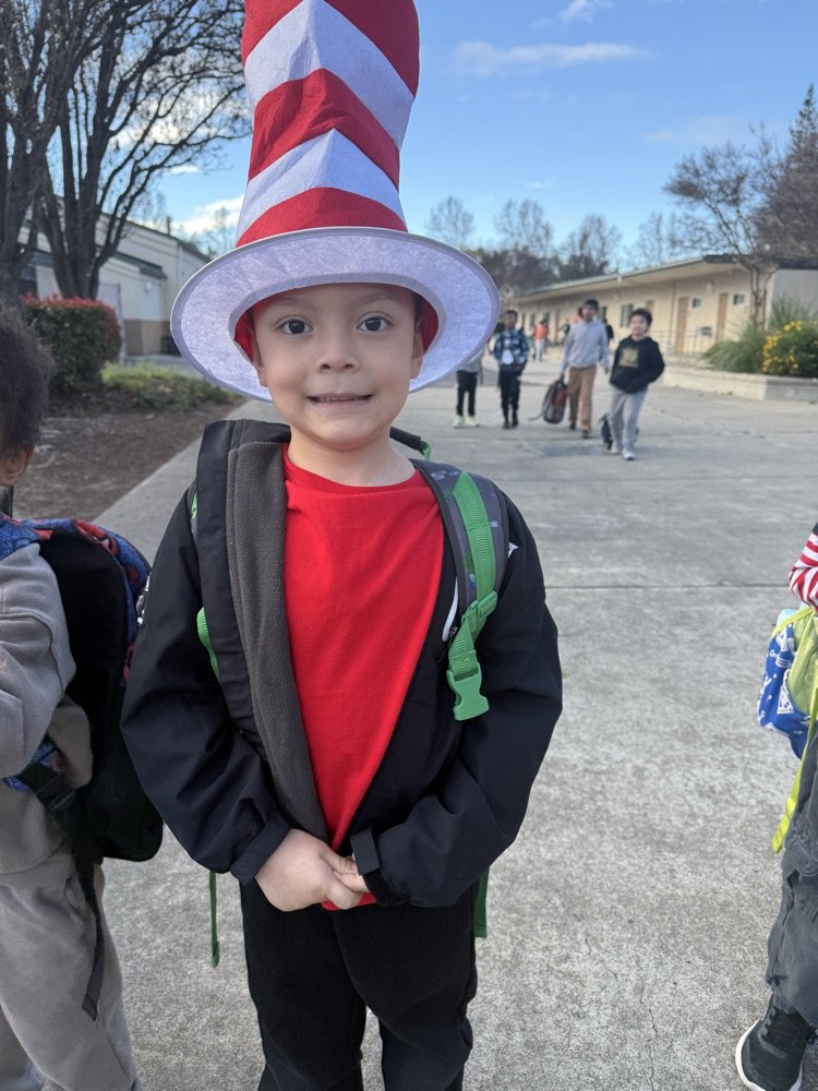 JulieCroy11's tweet image. Celebrating Read Across America Week at Loma Vista Elementary💜💛#weareBUSD #lvpride