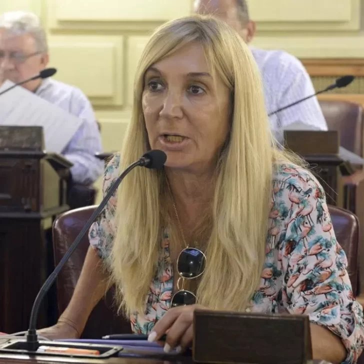 🚨 LAS CARAS DE LA VERGÜENZA. Dos ex diputados santafesinos fueron a la Justicia para seguir cobrando jubilaciones de privilegio. Exigen más de $15.000.000 por mes. Son Eduardo Pollina y María Vuscasovich. SINVERGÜENZAS. 

No quieren que se difundan sus fotos, así que ya saben 👇