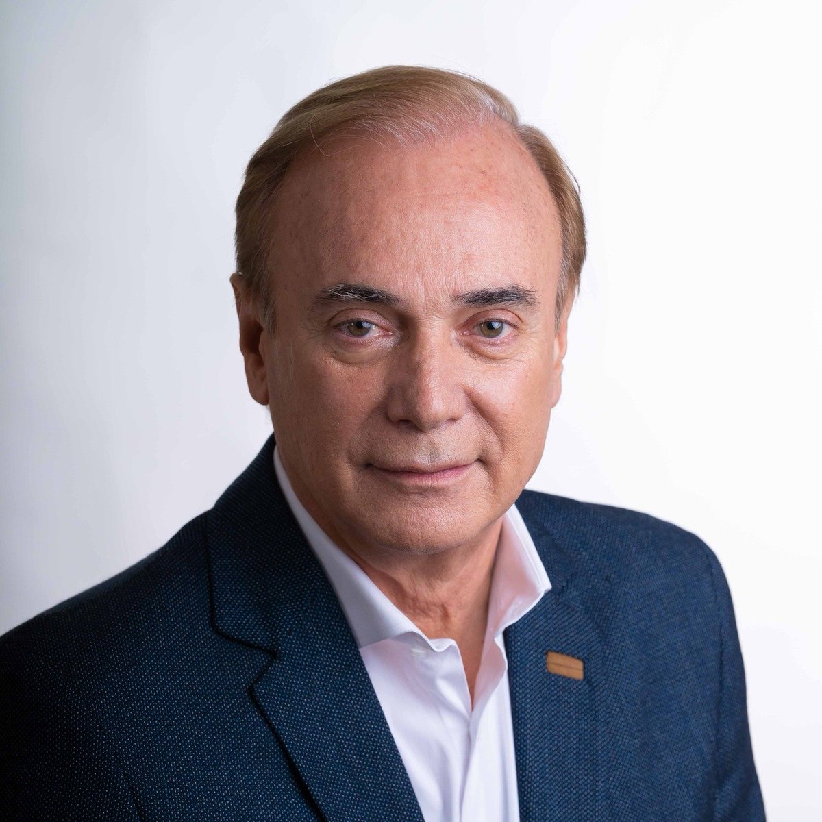 ChauOperetaK's tweet photo. 🚨 LAS CARAS DE LA VERGÜENZA. Dos ex diputados santafesinos fueron a la Justicia para seguir cobrando jubilaciones de privilegio. Exigen más de $15.000.000 por mes. Son Eduardo Pollina y María Vuscasovich. SINVERGÜENZAS. 

No quieren que se difundan sus fotos, así que ya saben 👇 https://t.co/f2fge3rvXE