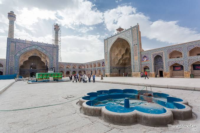 JJarrapellejo's tweet photo. Los bárbaros están bombardeando Isfahan. https://t.co/iz5djYvVQB