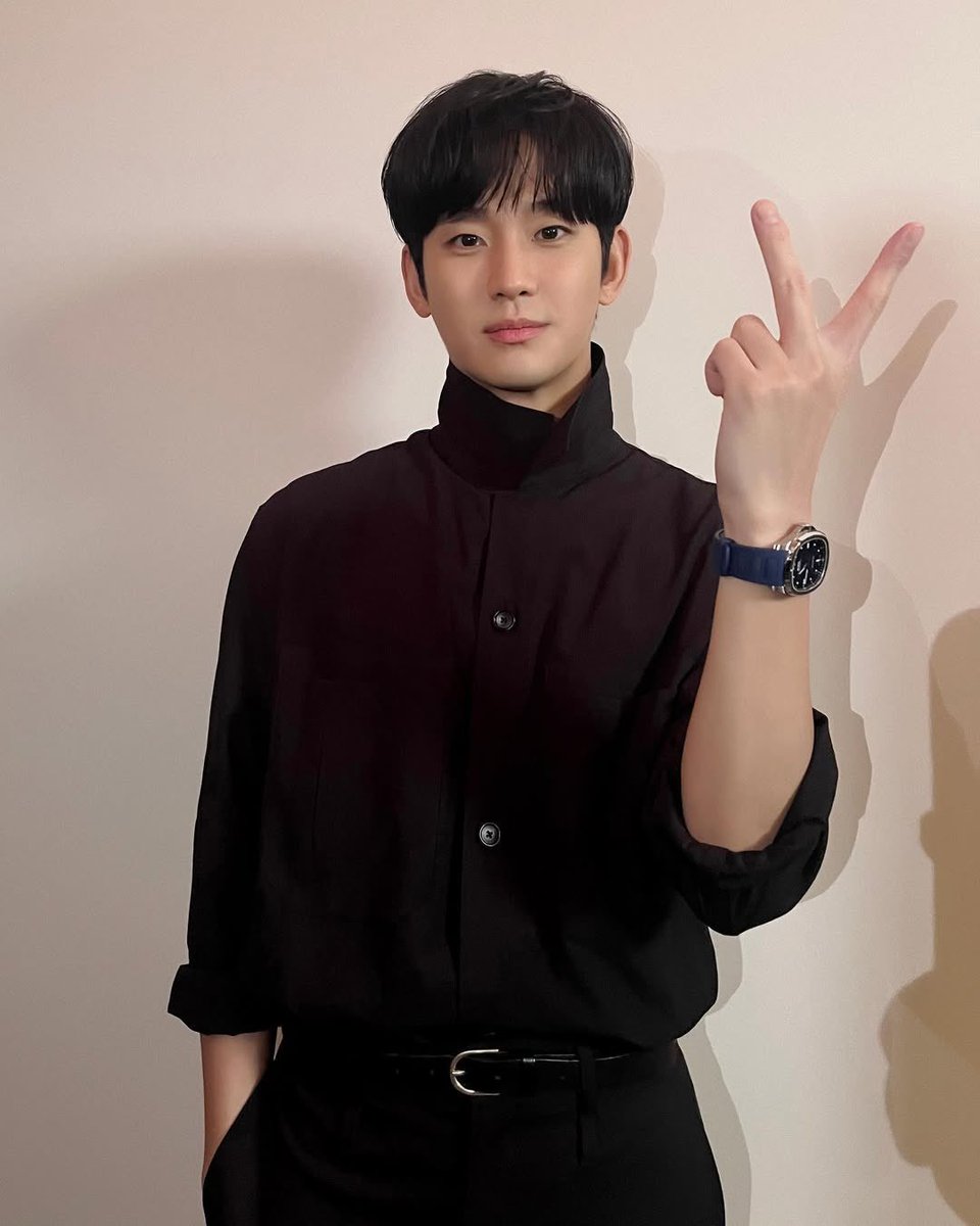 soohyun_k212's tweet photo. おはようございます🎶
このピースにもスヒョン君の気遣い💕
素敵な紳士です😊
良い休日をお過ごしください🎶
Get @reshare_app • @soohyun_k216 @midowatches #미도 #MIDOwatches #MultifortTV
#KimSooHyun https://t.co/Ox8O6PVxAT