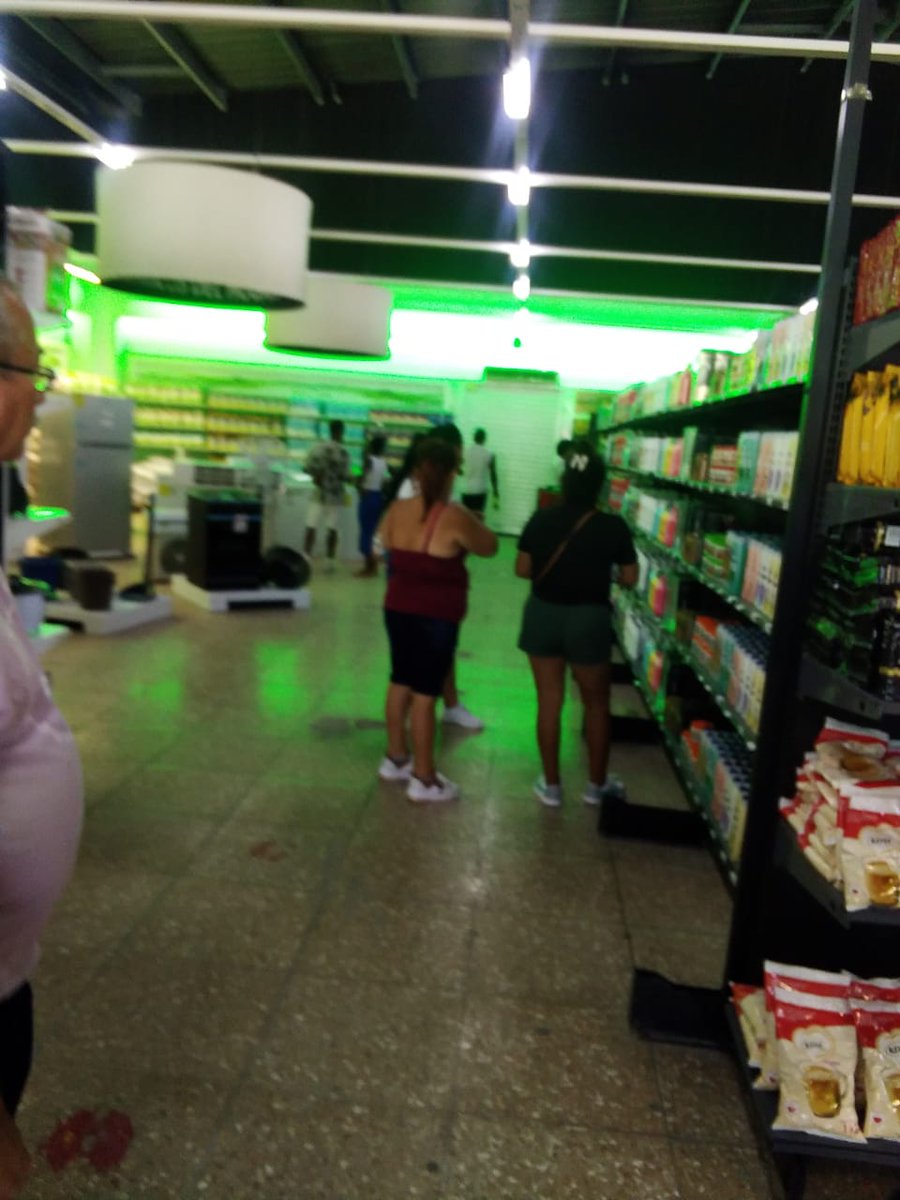 GrandesCentros's tweet photo. Abre #ViaBlanca, centro comercial ubicado en Ave de Guanabacoa y Ave Vía Blanca. 

Otra meta ganada. 

Felicidades al colectivo, con un 80% de Mujeres, que pusieron empeño, disciplina y dedicación a la tarea.

#Apertura
#8DeMarzo
Tiendas Caribe Grandes Centros https://t.co/GY6OcBOquc