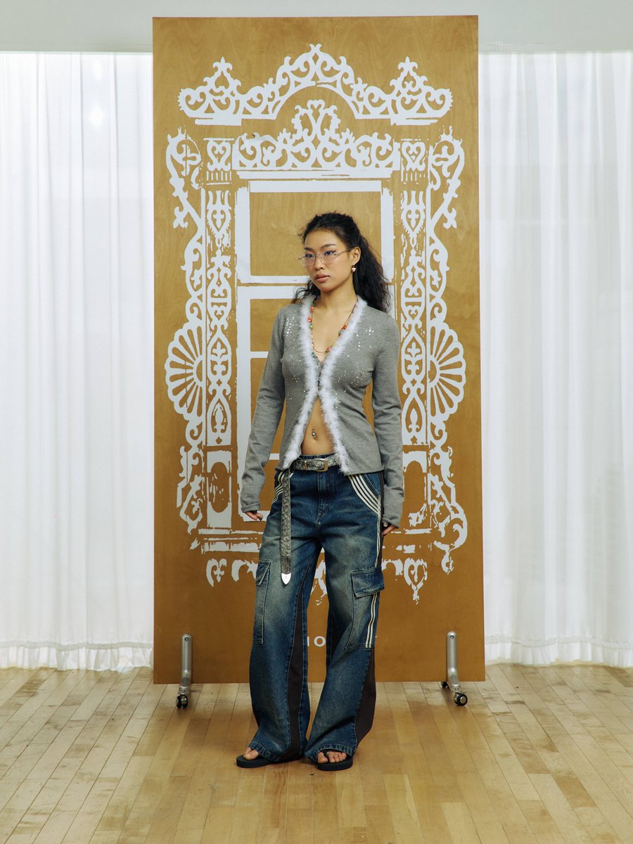 cpctofficial's tweet image. Striped Decorative Jeans
 
Line decorative design; large leg patch pockets. Custom metal buttons; YKK metal zipper; custom genuine leather patch. Denim wash technique; PU leather paneling design; pure cotton denim fabric.

#DecorativeDenim #PatchPockets #MixedMaterials