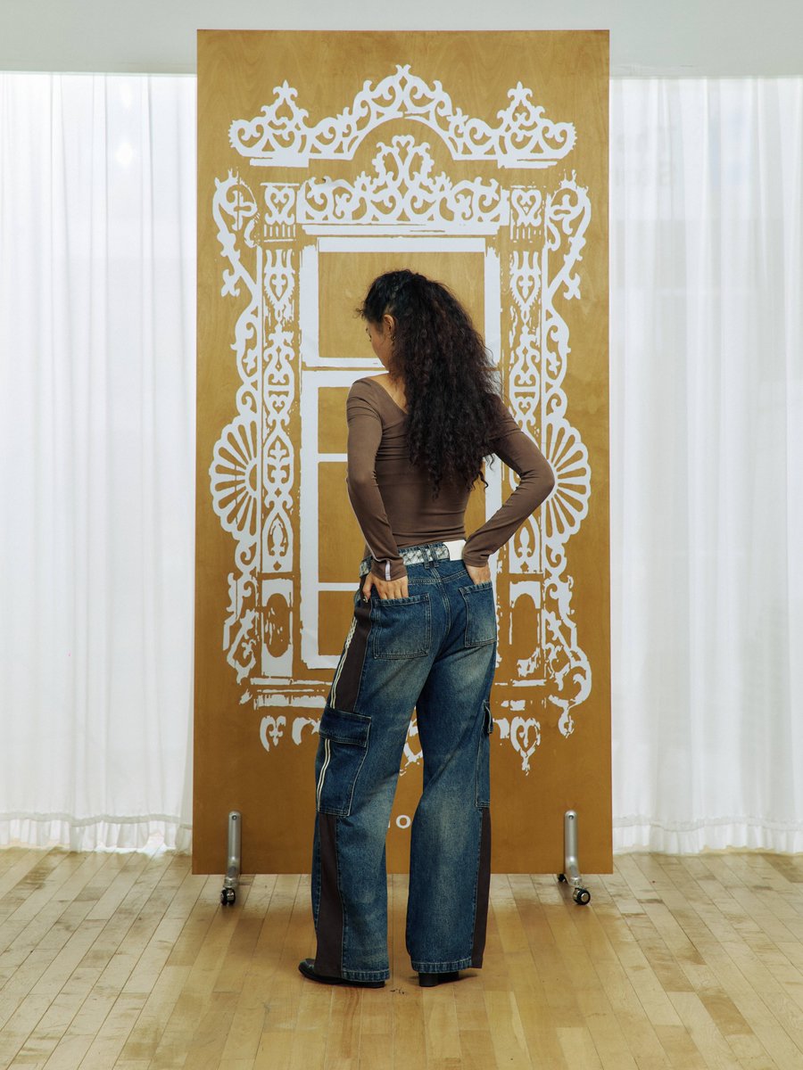 cpctofficial's tweet image. Striped Decorative Jeans
 
Line decorative design; large leg patch pockets. Custom metal buttons; YKK metal zipper; custom genuine leather patch. Denim wash technique; PU leather paneling design; pure cotton denim fabric.

#DecorativeDenim #PatchPockets #MixedMaterials