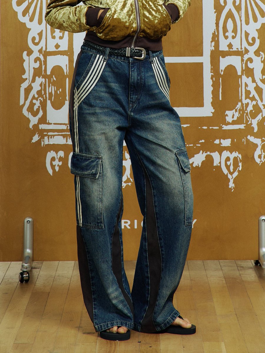 cpctofficial's tweet image. Striped Decorative Jeans
 
Line decorative design; large leg patch pockets. Custom metal buttons; YKK metal zipper; custom genuine leather patch. Denim wash technique; PU leather paneling design; pure cotton denim fabric.

#DecorativeDenim #PatchPockets #MixedMaterials