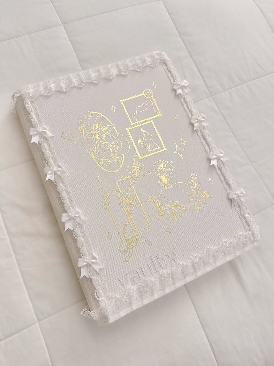 chefboyarvi's tweet photo. finally finished making my 9-pocket binder
~ shoutout to my cricut, hot glue gun, and cheap materials from michael’s https://t.co/s9E7X0ehGZ