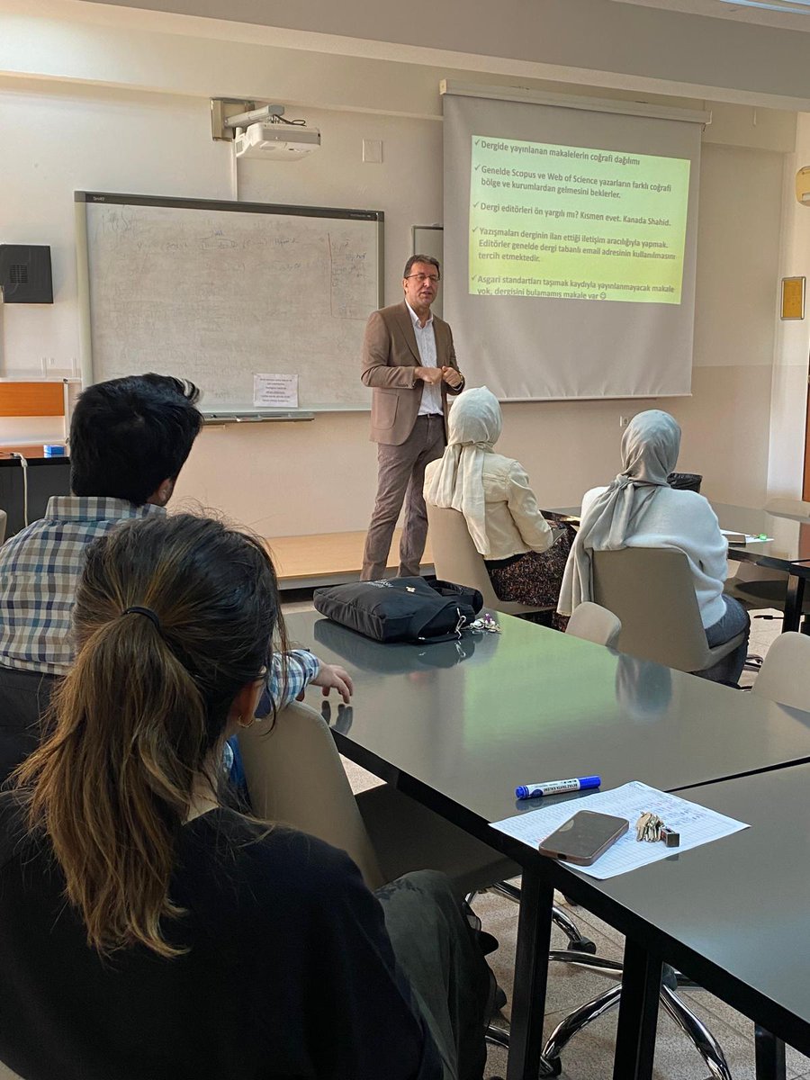 ryirci's tweet photo. Fakültemiz dekanlığı öncülüğünde başlatılan Akademik Paylaşım Seminerlerinin ikinci oturumunda "Akademik Yayıncılıkta Güncel Gelişmeler: Dergi Editörleri Ne İstiyor?" başlıklı sunumu gerçekleştirdik. Seminerde akademik dergi yayıncılığındaki güncel gelişmeleri, yapay zekâ https://t.co/tFhkh1EYXq