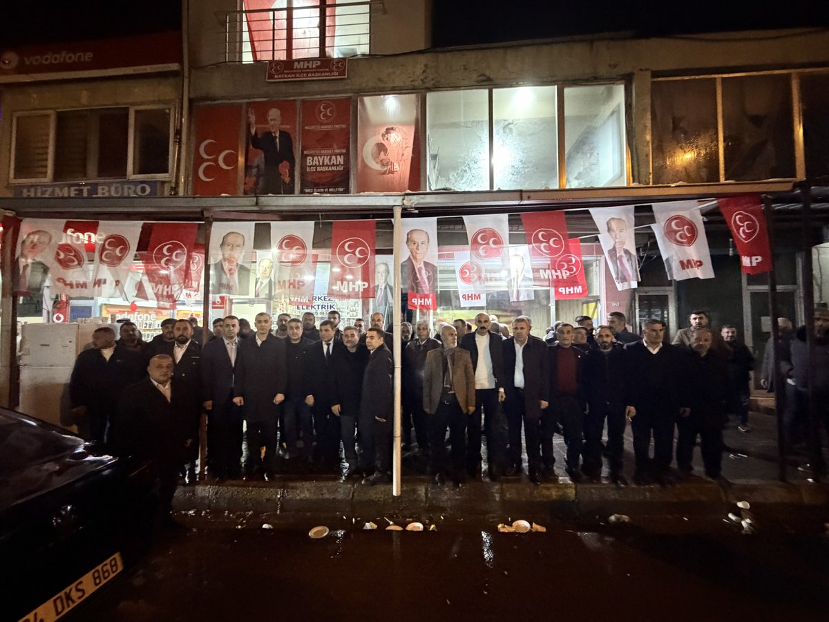Cengizhantukenm's tweet photo. 📍BAYKAN

📍VEYSELKARANİ BELDESİ

Teşkilatımız ile birlikte Baykan ilçe başkanlığı binamızın açılışını gerçekleştirdik. Daha sonra ziyaret beldemizde belde başkanımız Rasim Akgün’ü işyerinde ziyaret ettik. Baykan ilçe başkanımız Mübarek Göktaş ve ilçe yönetim kurulu üyelerimize ALLAH’tan muvaffakiyetler diliyoruz.🇹🇷
@E_SemihYalcin