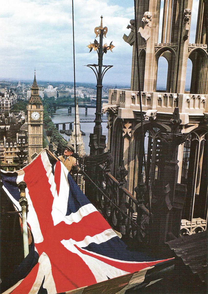 A glorious photo of London in 1946.