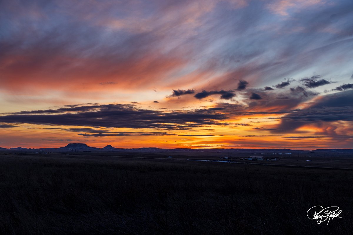 perryralph's tweet image. Keep Manhattan, just give me that countryside
 
"Mandan Indian Sunset"

A North Dakota Sunset taken in the Fort Berthold Indian Reservation #NorthDakota #Sunrise