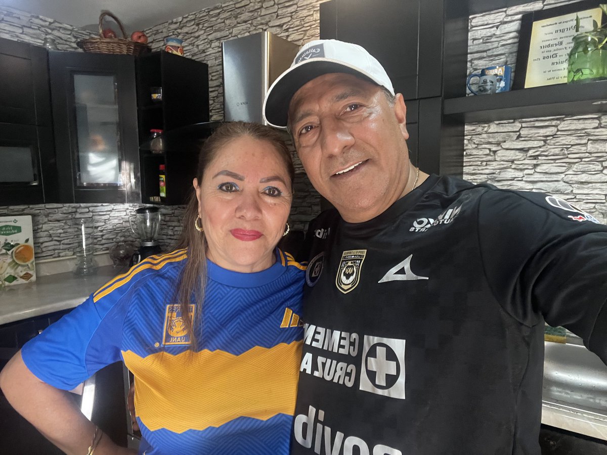 JHSexG's tweet photo. #SabadoFutbolero https://t.co/Raat2fsX3v