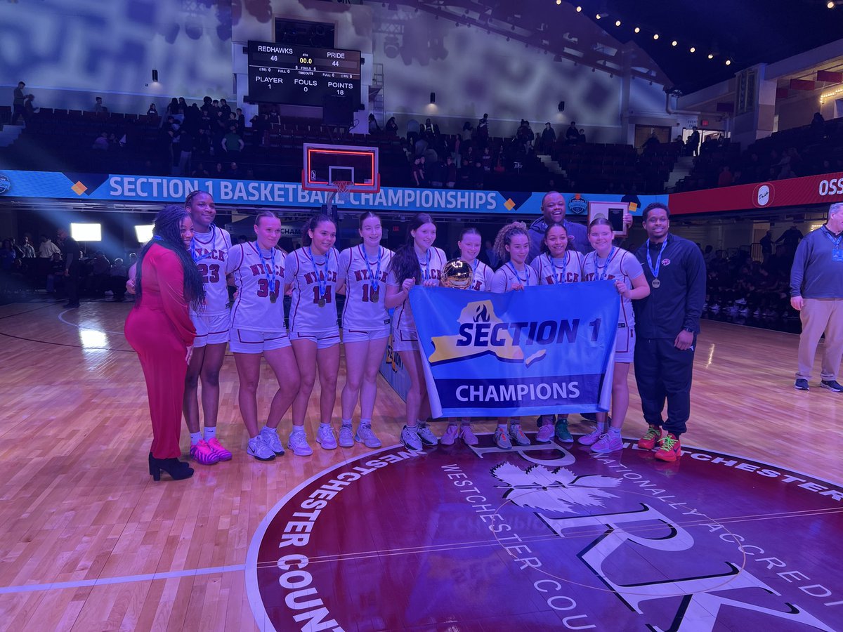 KDJmedia1's tweet photo. Nyack girls win the Gold Ball for the first time ever. 46-44 over Ossining in an incredible game. https://t.co/M0aBiaUQ8p