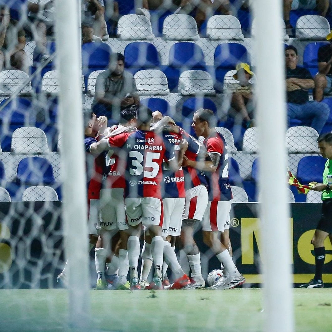 FerJoseG's tweet image. 📣 EL CICLÓN SE IMPONE EN ITAUGUÁ 

Con doblete de Cecilio Domínguez, #CerroPorteño se impuso por 2-0 a #Guaraní por la fecha 9 del #TorneoApertura.

El Azulgrana llegó a 17 puntos y quedó a 3 unidades de la cima del campeonato.