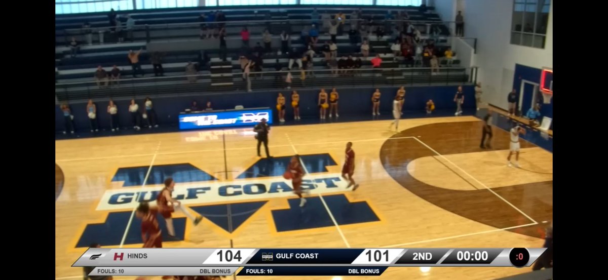 Hey_D_Ray's tweet photo. With 2 minutes left in regulation, Hinds trailed by double digits and then Daveon Henry hit two, 4-point plays in back-to-back trips. We tied it and…
FINAL in OT in Perkinston:
@HindsCC_MBB 104
MGCCC 101
Our Bulldogs >>>> Theirs
#MACCCBasketball #Region23 #NJCAABasketball https://t.co/YPmRZ7Nt3j