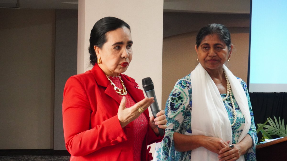 SecMujer_PLH's tweet photo. ¡Un día histórico para las mujeres liberales y Honduras! ❤️

Con profunda emoción y orgullo liberal, felicitamos a nuestra Secretaria de la Mujer del Partido Liberal 🇦🇹 , Rosa Indira Raudales. Hoy, en un emotivo evento con mujeres de todos los partidos políticos, asumió la vicepresidencia del Foro de la Mujer Política de Honduras –¡un hito interpartidario que rompe barreras!

Su liderazgo inspirador une voluntades por la igualdad y el empoderamiento femenino, posicionando al Partido Liberal como referente de cambio. 🥰🇦🇹 

¡Juntas, por mujeres líderes en todo Honduras! 💪♀️✨ 
#PartidoLiberaldeHonduras #mujeresliberales #MujeresLíderes
( @Foropoliticashn )