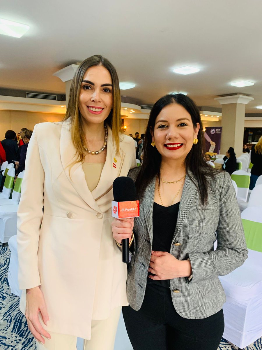 SecMujer_PLH's tweet photo. ¡Un día histórico para las mujeres liberales y Honduras! ❤️

Con profunda emoción y orgullo liberal, felicitamos a nuestra Secretaria de la Mujer del Partido Liberal 🇦🇹 , Rosa Indira Raudales. Hoy, en un emotivo evento con mujeres de todos los partidos políticos, asumió la vicepresidencia del Foro de la Mujer Política de Honduras –¡un hito interpartidario que rompe barreras!

Su liderazgo inspirador une voluntades por la igualdad y el empoderamiento femenino, posicionando al Partido Liberal como referente de cambio. 🥰🇦🇹 

¡Juntas, por mujeres líderes en todo Honduras! 💪♀️✨ 
#PartidoLiberaldeHonduras #mujeresliberales #MujeresLíderes
( @Foropoliticashn )