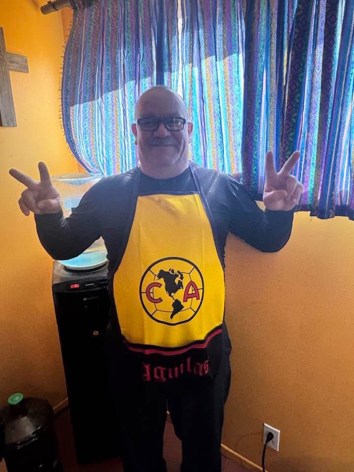 benjaguilas's tweet photo. #SabadoFutbolero Saludos en el palco para Miguel el Maestro Reynoso y demas personas, VAMOS VAMOS AMERICA https://t.co/Efmd6mazXW